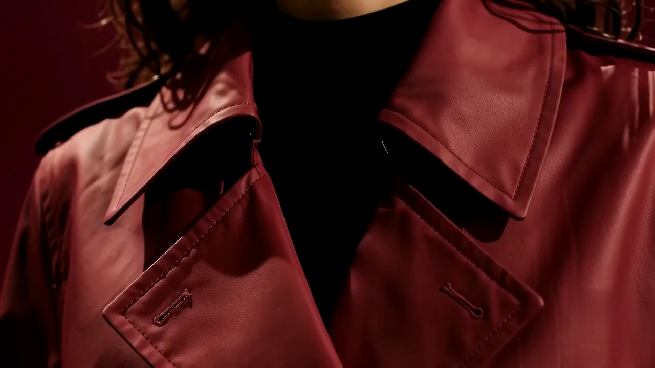 Close view of the Merlot Trench pocket hardware